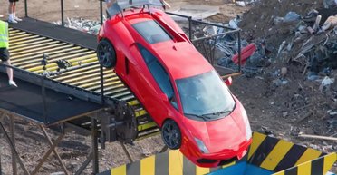 Ради просмотров на Youtube: блогер уничтожил Lamborghini на камеру (видео)