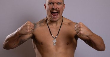 Усику заборонили цілувати хреста під час бою з Ф'юрі: в чому причина (відео)