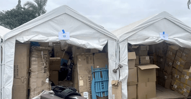 Торгували в мережі: на задньому дворі скупників знайшли цілий склад вкрадених товарів (фото)