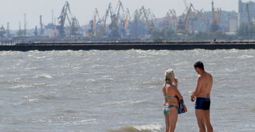 Прифронтовой город. Как Мариуполь отчаянно цепляется за мирную жизнь