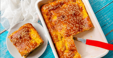 Заливний пиріг з яйцем і зеленою цибулею: ароматна випічка з найдоступніших продуктів