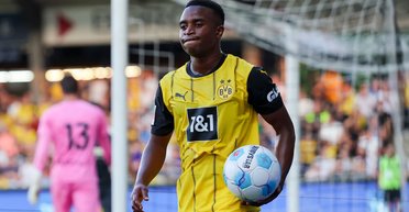 Батько відомого футболіста зізнався, що підробив вік сина: це вплине на його кар'єру