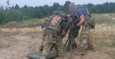 Использовали артиллерию: бойцы ЛСР уничтожили склад боеприпасов ВС РФ в Горловке (видео)