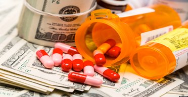 Не работать на аптеку. Почему миллионы людей в Украине становятся жертвами медицинской рекламы