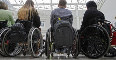 Пенсия по инвалидности: кому назначат и какой размер выплаты в 2024 году