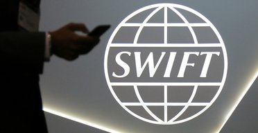 Россию готовы отключить от SWIFT. Почему это важно?