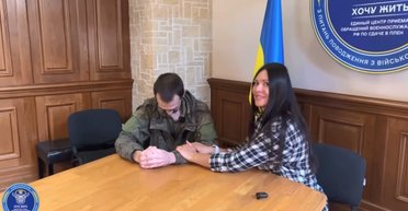Взяли в плен под Бахмутом: в Украину за пропавшим "без вести" россиянином приехала жена (видео)