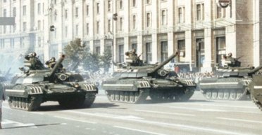 Комедия на параде в Москве. Россия выставила улучшенные танки Т-62, которые все равно – старье