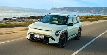 Доминируют электрокары: определены лучшие авто в мире за 2025 год (фото)