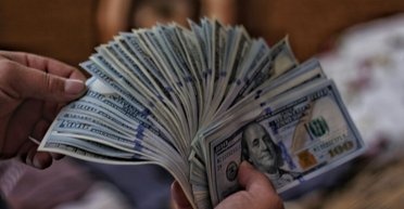 Насчитали лишних 42 млн: мужчина заставил горсовет вернуть жителям деньги за услуги