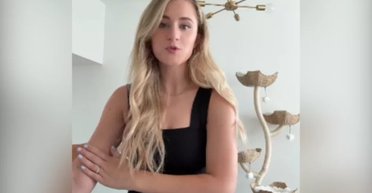 Жінка зробила татуювання, яке мало зникнути, але залишилося на роки (відео)