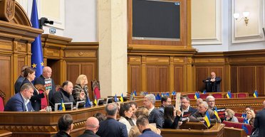 У Раді знову заблокували трибуну: у засіданні оголосили паузу — що вимагають