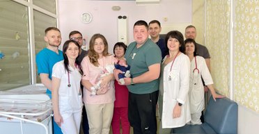 Були ускладнення: львівські лікарі врятували брата і сестру, які народилися на 28 тижні