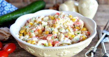 Крабовый салат без лишних ингредиентов: как приготовить вкусный салат