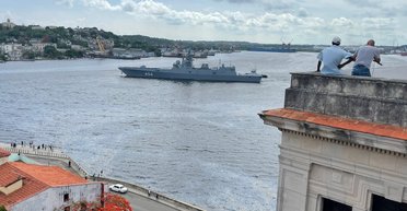 Очередь и большая пушка: журналист рассказал о визите на российский фрегат "Адмирал Горшков"