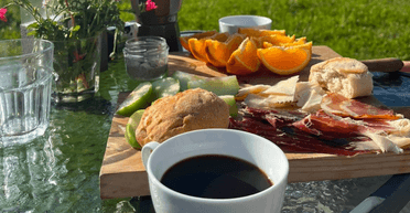 Это вам не дома: женщина показала, чем кормят детей в испанской школе (фото)