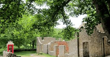 Покинуте село, яке "застигло у часі", вражає туристів неповторною красою (фото)