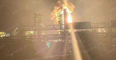 Дрони уразили один з найбільших нафтопереробних заводів РФ: підприємство палає (відео)