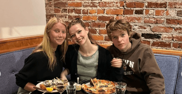 Гвінет Пелтроу показала, як провела Великдень з дітьми (фото)