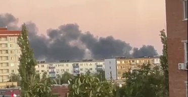 В Ростовской области БПЛА атаковали нефтебазу, возник пожар на площади 200 "квадратов" (видео)