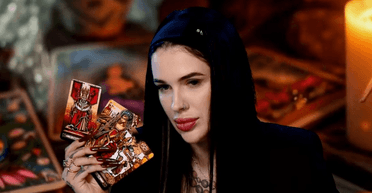 "Головна відьма України" розказала, як займалась коханням зі священником з Лаври (відео)