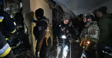 Разрушены 8 квартир: полиция показала последствия ночных ударов ВС РФ по дому в Запорожье (видео)