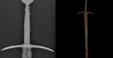 Редкая находка: в Польше нашли средневековый двуручный меч (фото)
