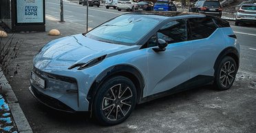 В Украине появился мощный и недорогой электрокроссовер от Geely и Volvo (фото)