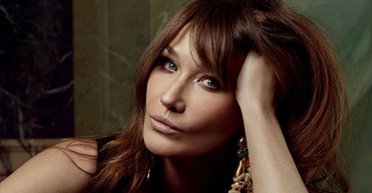 Карла Бруні розповіла, що у неї діагностували рак грудей (відео)