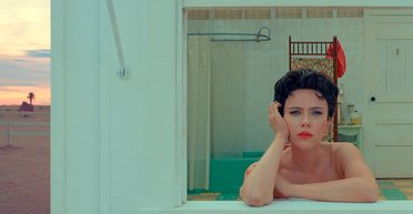 Слишком ярко и запредельно аллегорично. Стоит ли смотреть "Астероид-Сити" Уэса Андерсона