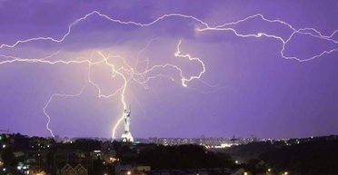 Грози, град і навіть мокрий сніг: які сюрпризи приготувала погода на цей тиждень, — синоптик