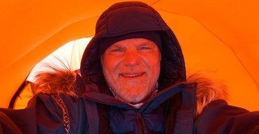 По 8 годин на лижах при -40: латвієць дістався Південного полюса, щоб допомогти Україні (фото)