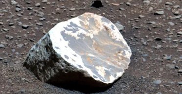 Марсохід NASA виявив на Марсі дивні білі камені: ніхто не знає, як вони там опинилися