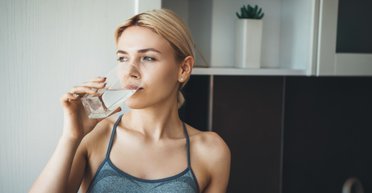 Заморожування, топінамбур і вовна: 8 ефективних способів очищення води без фільтра