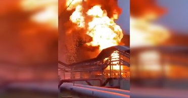 В Краснодарском крае горит нефтебаза после атаки дронов: Минобороны РФ заявляет о провокации