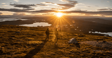 "Нескінченний день": мандрівник показав місто, в якому не настає ніч (фото)
