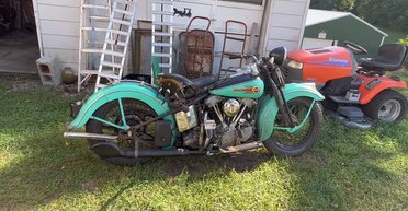 Двухколесная классика: обнаружена заброшенная коллекция редких Harley-Davidson (видео)