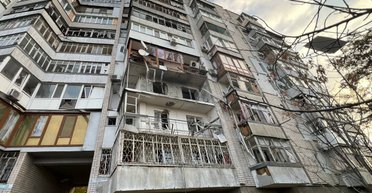 ЗС РФ завдали масованого удару по Херсону: у місті десятки поранених, серед них діти (фото)