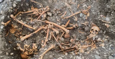 Жуткая находка: археологи раскопали останки 32 человек во Франции (фото)