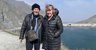 Думала, що обман: жінка отримала тисячі доларів у спадок від "незнайомця" (фото)