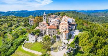 У "найменшому місті світу" живе лише 52 жителі, але найцікавіше не це (фото)