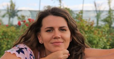 Телеведуча Хоменко, переживши сильний стрес, обрізала волосся у прямому ефірі (відео)