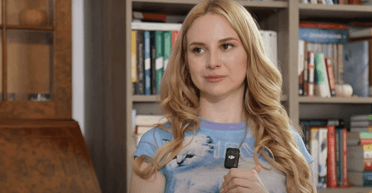 Прибирає хатня робітниця: Емма Антонюк провела екскурсію своєю орендованою квартирою (фото)