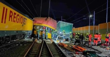 В результате столкновения двух поездов в Чехии есть погибшие украинцы, — МИД