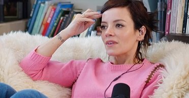 Известная певица зарабатывает на фото своих ног больше денег, чем на музыке