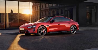 Майже 700 сил і запас ходу 900 км: новий електромобіль Xiaomi SU7 надійшов у продаж (фото)