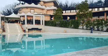 Покинули країну: молодята втекли з пишного весілля в Італії, не сплативши великий рахунок (фото)