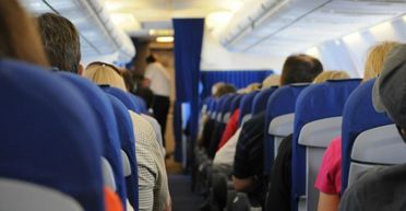 "Запустив у космос": жінка висміяла попутника з широко розставленими ногами (фото)