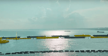 Оккупанты в Крыму убрали с линии защиты Керченского моста почти половину барж, — ЦЖР