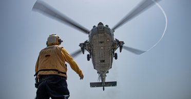 Вертолет и истребитель ВМС США потерпели крушение в Южно-Китайском море: Трамп сделал заявление